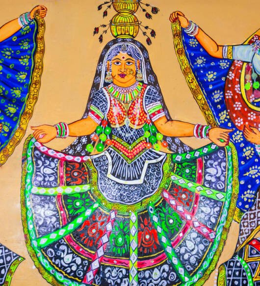 rajasthan-women-saree-dancing-painting