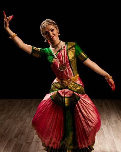 beautiful-dancer-indian-dance-bharatanatyam beautiful-dancer-indian-dance-bharatanatyam