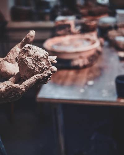 closeup-photoshoot-working-process-with-clay-by-diligent-man