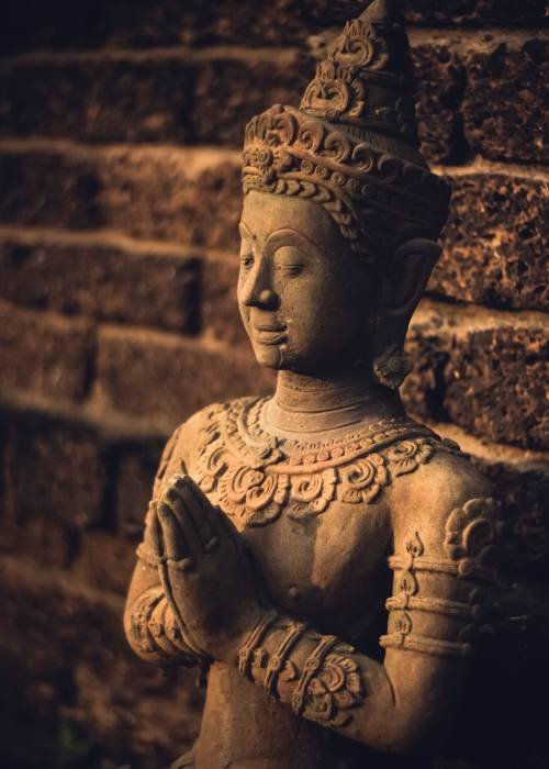 thai-style-buddha-sculpture-concept (1)